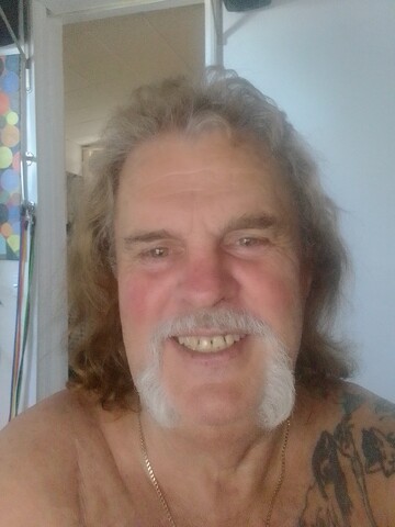 OLD BLOKE, 61 Brisbane, Queensland, Australia
